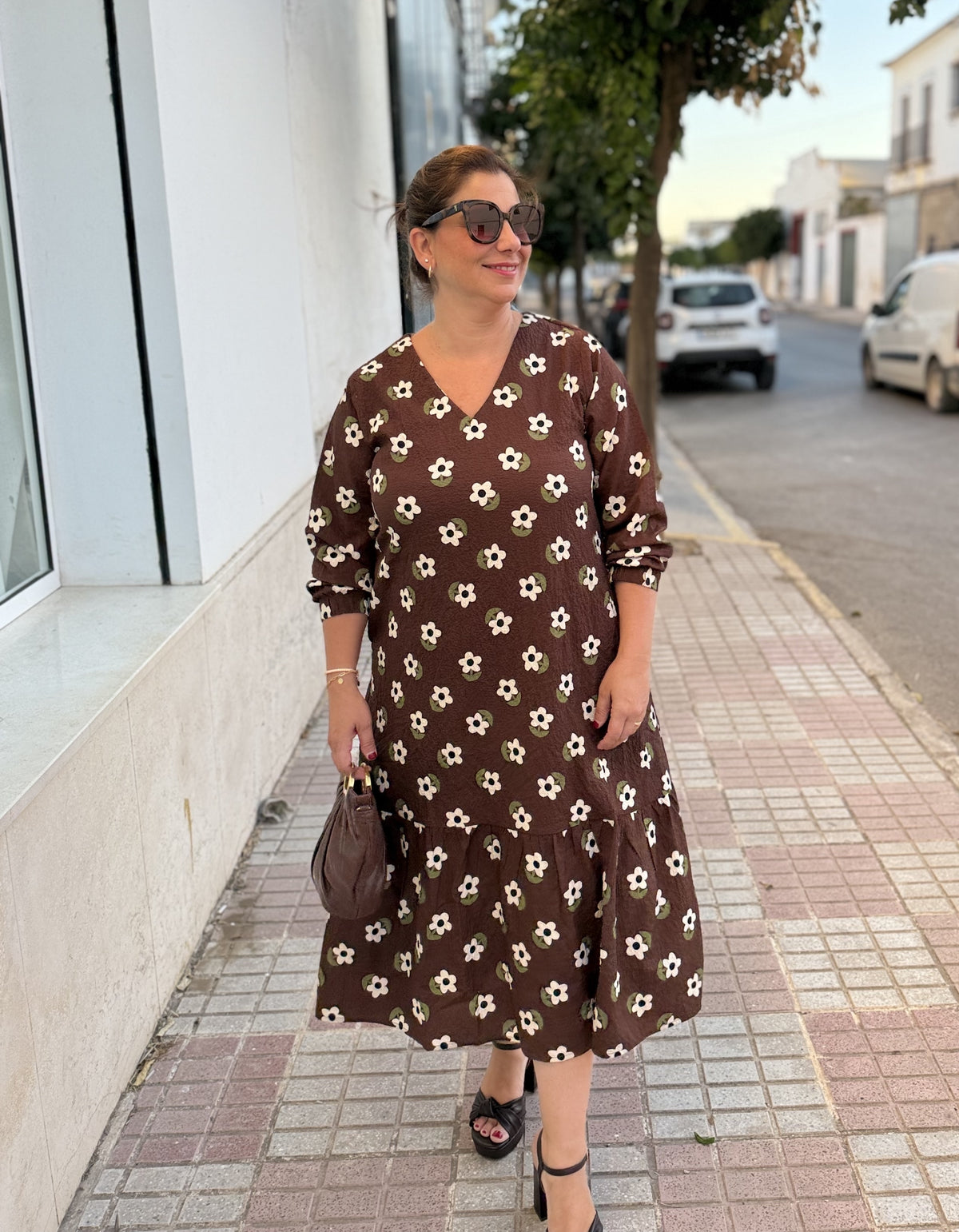 VESTIDO MARRÓN FLORES