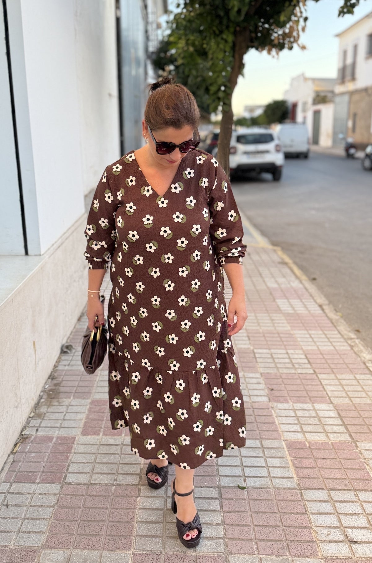 VESTIDO MARRÓN FLORES