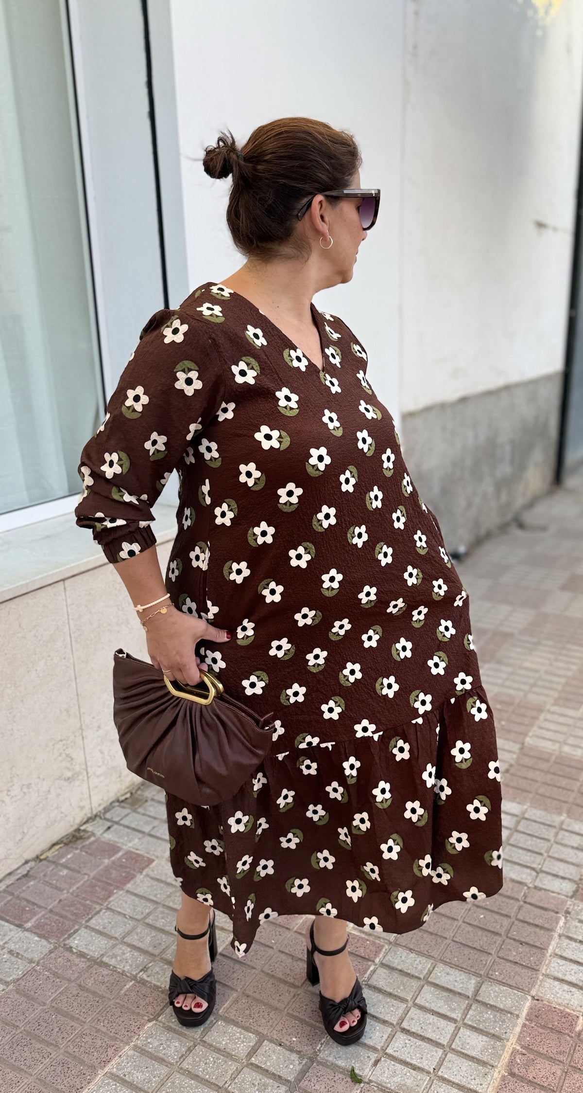 VESTIDO MARRÓN FLORES