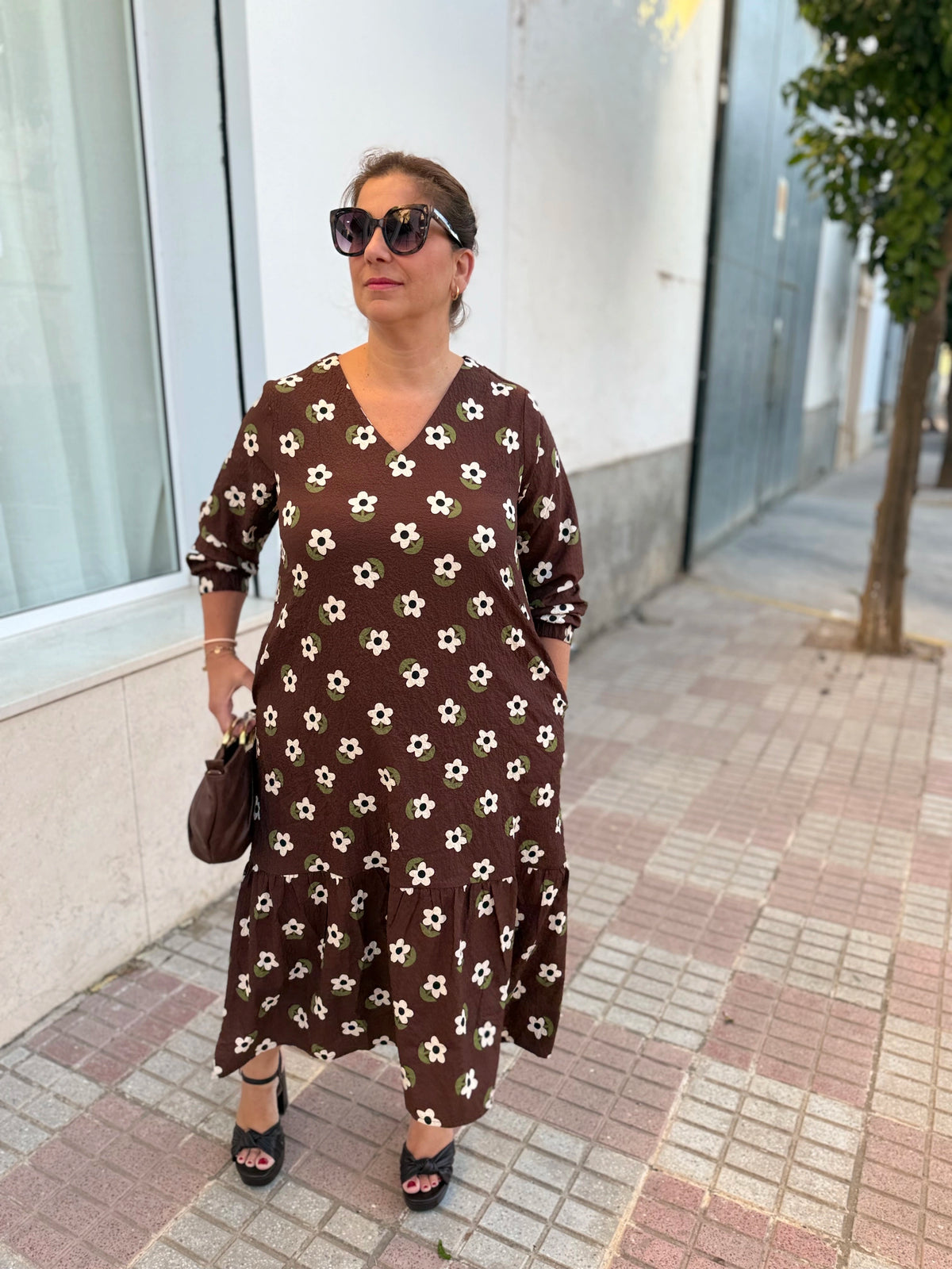 VESTIDO MARRÓN FLORES
