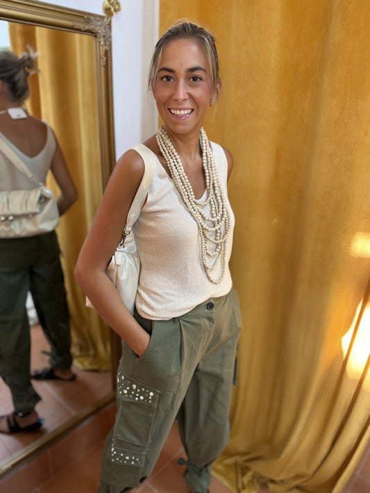 PANTALÓN CARGO VERDE CON DETALLES JOYA